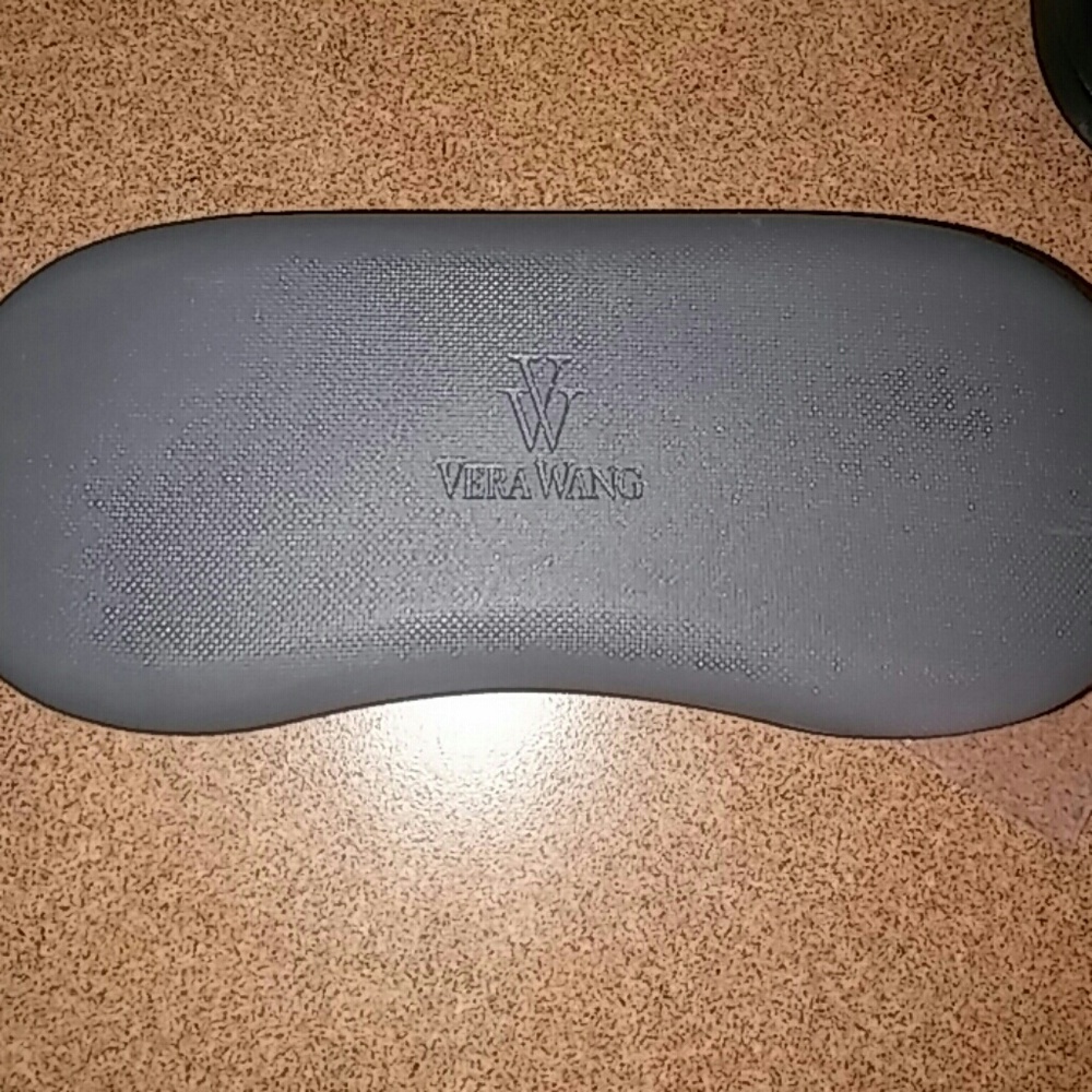 Vera wang sunglasses case